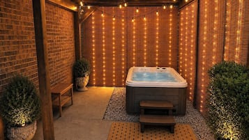 Indoor spa tub