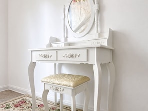 A white vanity with a mirror, two drawers, and a cushioned stool. - Romantic Fairytale |10 min to Downtown (East Point)