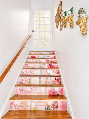 A staircase with wooden steps and a white door at the top. - Romantic Fairytale |10 min to Downtown (East Point)