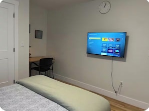 Room - Cozy getaway (Bedford)