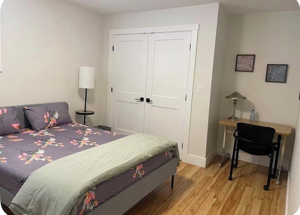 Room - Cozy getaway (Bedford)