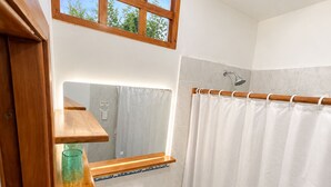 Handdukar, tvål, schampo och toalettpapper