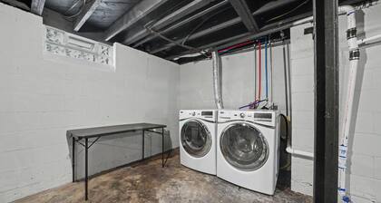 Luxe Detroit Retreat - 3BR/2BA Oasis Near Downtown