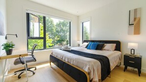 Room - Panoramic Vancouver Home w/ Rooftop, Victoria Dr. (Vancouver)