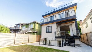 Exterior - Panoramic Vancouver Home w/ Rooftop, Victoria Dr. (Vancouver)