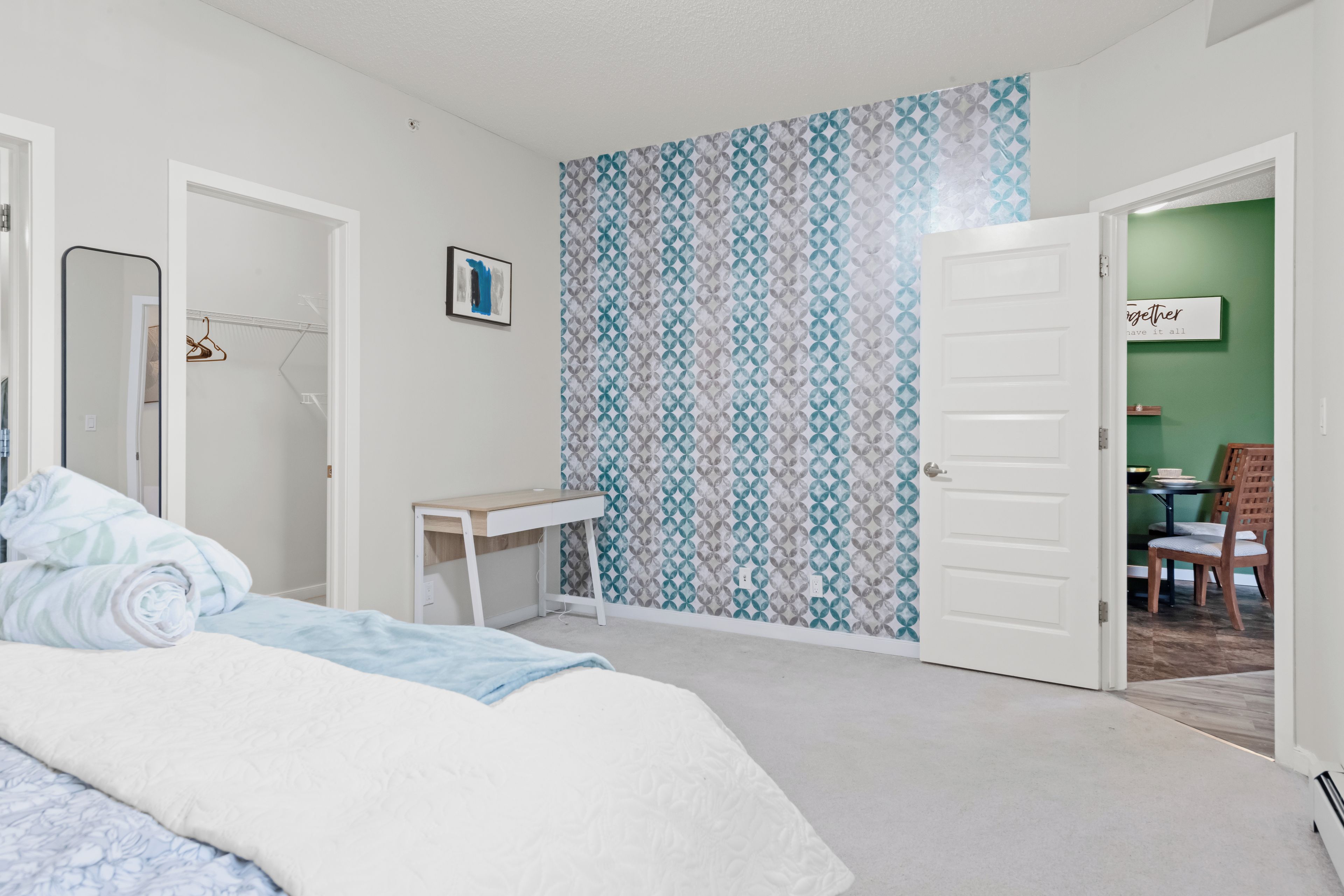 Iron/ironing board, internet, bed sheets