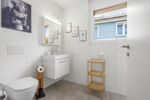 Bathroom - Vrbo Property (Kreuzlingen)