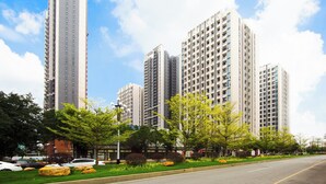Unclassified image, 2 of 16, button - 2-Bedroom Apartment with free Baiyun Airport Pick-up and Canton Fair Shuttle Bus (Guang Zhou Shi)