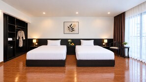 Habitación Premier con 1 cama doble o 2 individuales, vistas parciales al mar | Wifi gratis