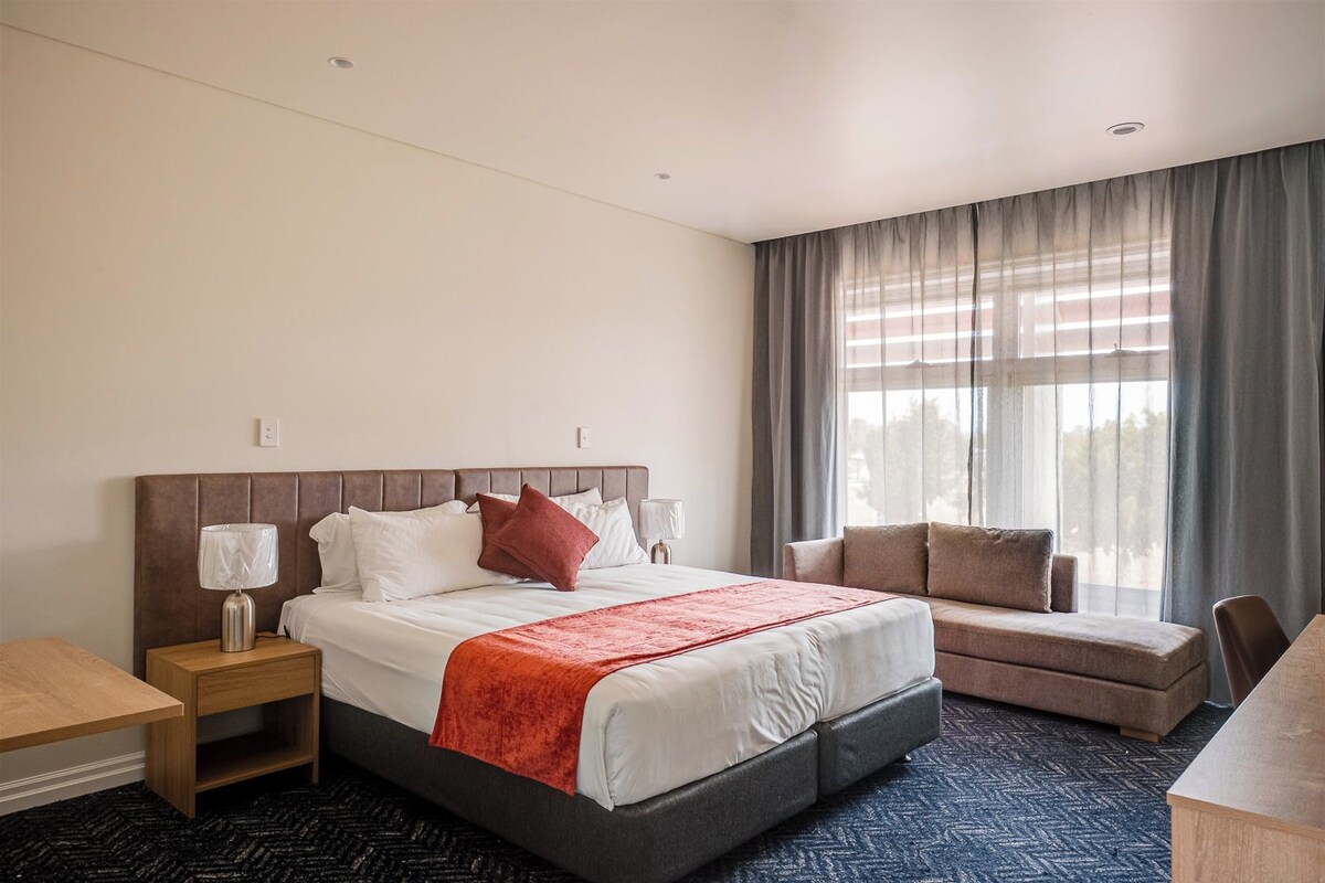 Suite Exécutive, 1 très grand lit | Coffres-forts dans les chambres, bureau