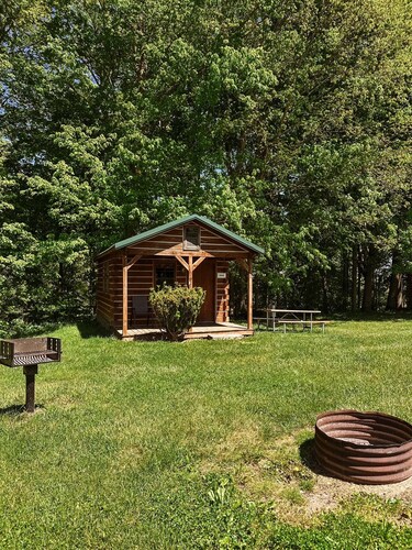 Robin Rustic Cabin - Robin Cabin rates are based on 5 guests, Maximum of 6