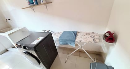 Spacious 3BR Near Airport & Ocean