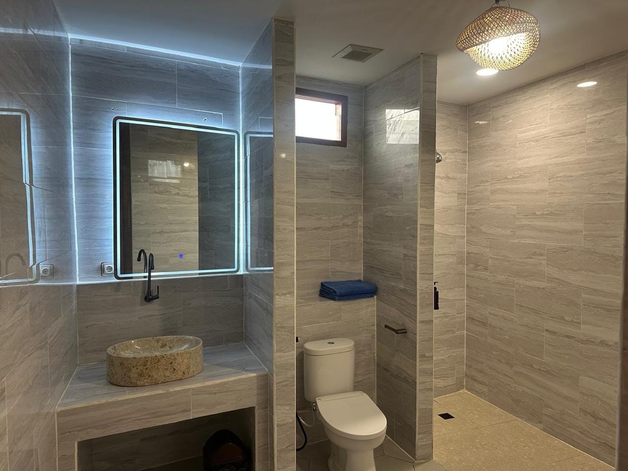 Double Room | Bathroom | Shower, free toiletries, hair dryer, soap