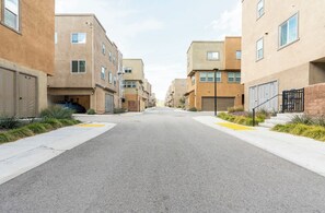 Exterior - Executive Luxury:Fully Furnished 4-Bed Townhome in Sylmar.All Utilities Included (Los Angeles)