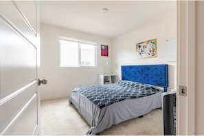 Room - Executive Luxury:Fully Furnished 4-Bed Townhome in Sylmar.All Utilities Included (Los Angeles)