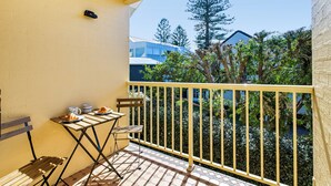 Unclassified image, 2 of 17, button - COSY COMFORT JUST A STONE'S THROW FROM THE BEACH, perfectly close to everything! (Kiama)