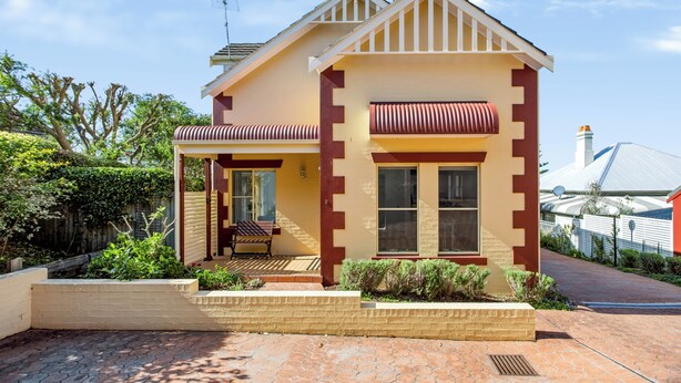 Unclassified image, 1 of 17, button - COSY COMFORT JUST A STONE'S THROW FROM THE BEACH, perfectly close to everything! (Kiama)