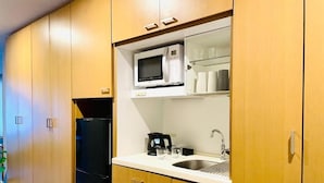 A compact kitchen with a microwave, coffee maker, and sink. - Alphabed Hakata Comfort (Fukuokashi,Hakataku,Hakataekimae)
