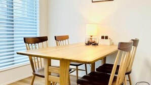 Casa Confort, balcón, vista a la ciudad | Restaurantes