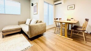 Casa Confort, balcón, vista a la ciudad | Área de sala de estar