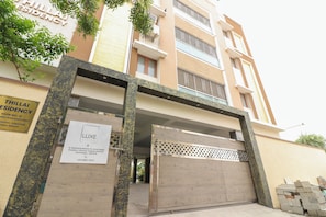A building entrance with a sign for 'THILLAI RESIDENCY' and 'LUXE LIVING'. - LUXE LIVING Korattur Near IT Park  (Chennai)