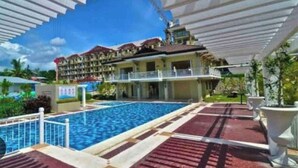 Pool - Spacious Davao City Apartment 3 Bedrooms, Pool, and Pine Trees (Davao City)