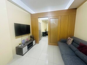 Living area - Timeless 1Br Condo Front of Mall Of Asia (Pasay)