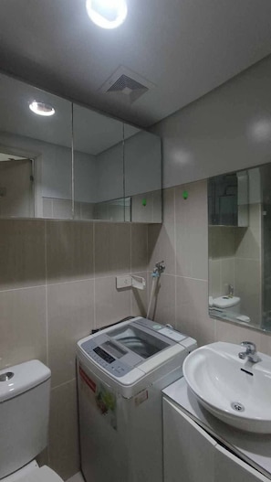 Unclassified image, 5 of 14, button - Yare 1Br condo beautifully designed facing Mall of Asia at Shell Residences (Pasay)