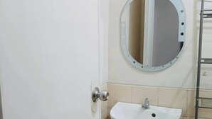 Bathroom - Tranquil Studio Retreat with Shared Pool in Davao City (Davao City)