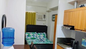 Internet - Tranquil Studio Retreat with Shared Pool in Davao City (Davao City)