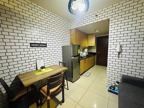 Interior - Serene 1-Bedroom Apartment with Shared Pool in Pasay (Pasay)