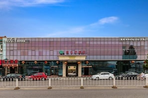 Unclassified image, 2 of 24, button - Vienna Hotel (Pinggu)