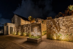 Exterior - Villa Svargi A, minuutes to Uluwatu beach (Pecatu, South Kuta, Badung Regency, Bali 80361)