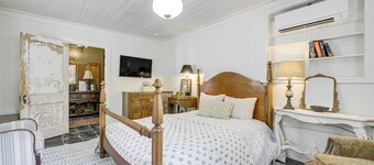 Tryon Equestrian Home Near Wine Country & Hiking