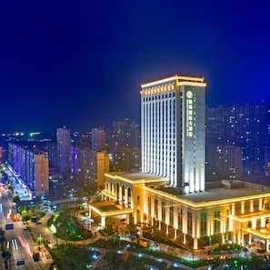 A high-rise hotel with a prominent entrance and a well-lit facade. - Binhai Jinling International Hotel (Yancheng)