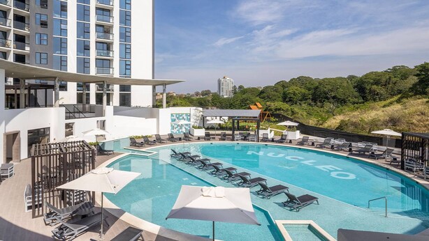 Pool - Modern Sabana Retreat - Fast WiFi, Pool, Gym (San José)