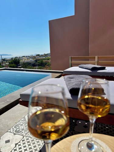 Where luxury meets the magic of Santorini, with a private pool and private spa!
