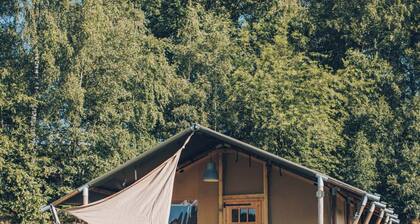 Enjoy space and comfort together? Stay in a Glamfield Lodge for 6 people at Wilsumer Berge.
