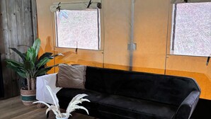 Luokittelematon kuva, 5 kautta 15, painike