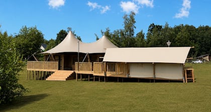 Enjoy luxury and togetherness? Stay in the Glamfield Lodge Deluxe with hot tub for 6 people, including a bell tent and views over the lake.