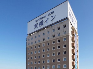 A multi-story building with a sign indicating it is a hotel. - Toyoko Inn Kitakami Eki Shinkansen Guchi (Kitakami)