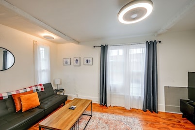 Apartment in Walkable Area, 1 Mi to Lake Michigan