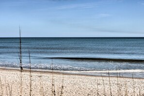 A beach with clear skies and calm water. - Stroll to Shore! 2 Fernandina Beach Condos w/ Pool (Fernandina Beach)