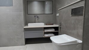 Deluxe Double Room, Balcony, Garden View | Bathroom - Vareniyam (Ramnagar)