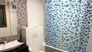 Bathroom - Llorts (Llorts)