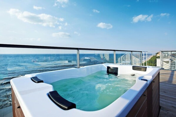 Bồn tắm spa ngoài trời