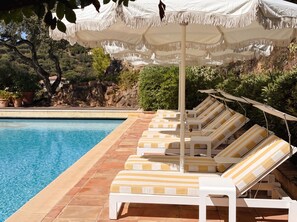 Pool - Hilltop villa, St-Tropez peninsula, 180° sea view (La Croix-Valmer)