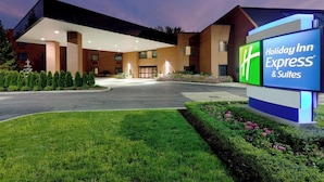 Exterior - Wingate by Wyndham Mentor (Mentor)