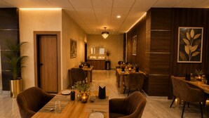 Ảnh chưa phân loại, 2 trong số 17 ảnh, nút