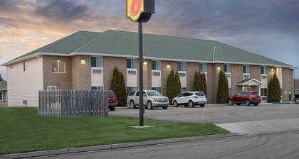 Super 8 Bottineau